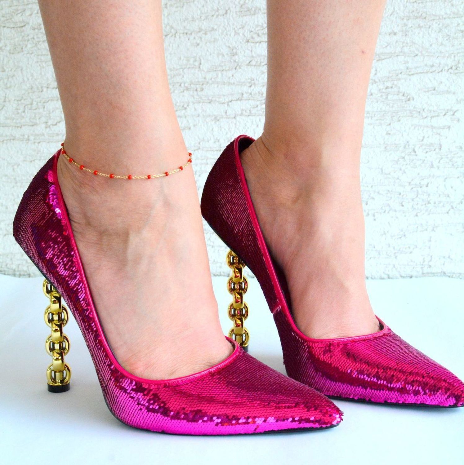 Bransoletka złota damska 585 z czerwonymi kuleczkami BR 6303A. Złota bransoletka 585 damska klasyczna. Bransoletka damska złota na delikatnym łańcuszku ozdobiona czerwonymi kuleczkami.Bransoletka wykonana z najwyższej jakości.jpg